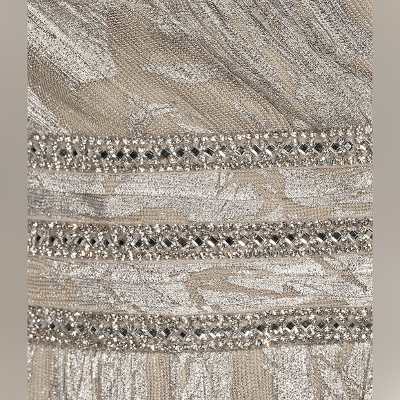 Plus Sequin Dress 🩶🤍 - Picture 6 of 14